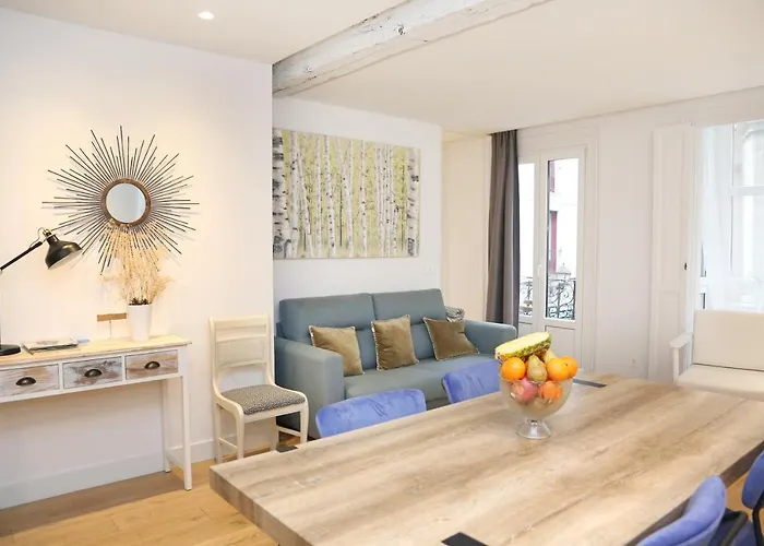 Piso Reformado Frente A La Catedral Daire