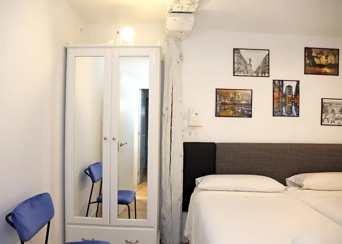 Piso Reformado Frente A La Catedral Daire