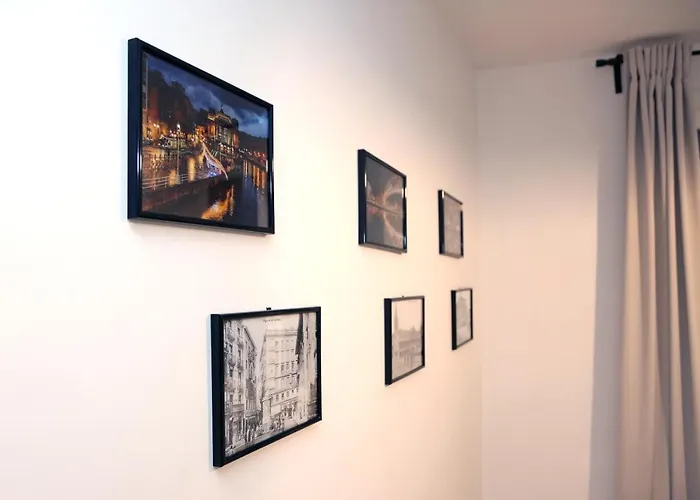 Piso Reformado Frente A La Catedral ビルバオ