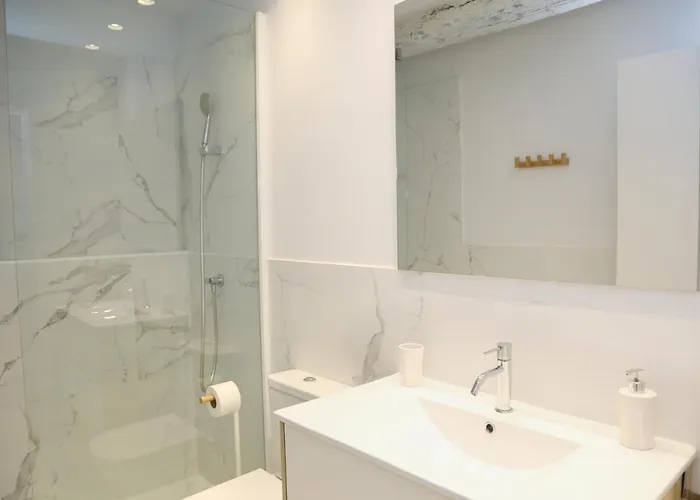 Piso Reformado Frente A La Catedral ビルバオ