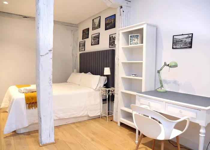 Piso Reformado Frente A La Catedral ビルバオ