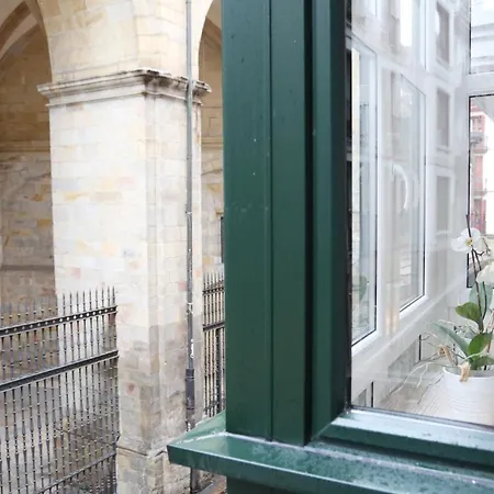 Piso Reformado Frente A La Catedral Bilbao