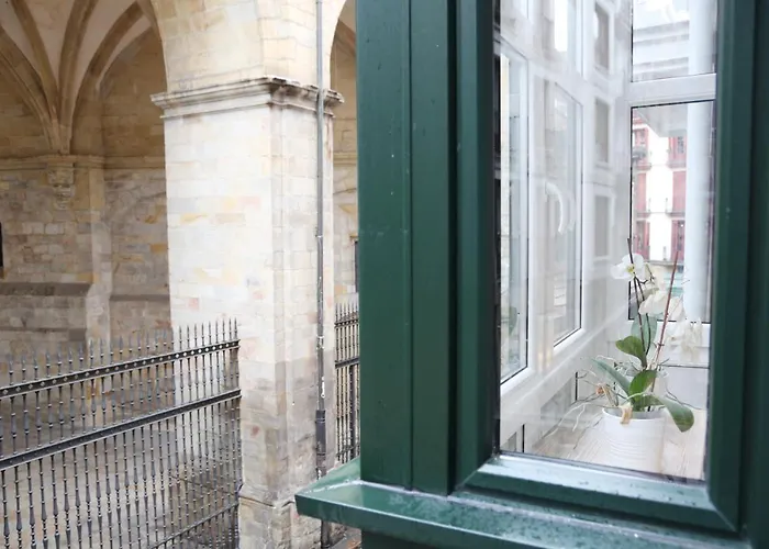 Piso Reformado Frente A La Catedral Bilbao